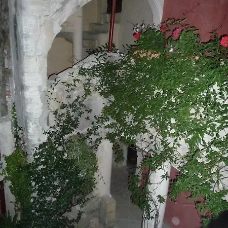 La Villages D'hotes Bed & Breakfast Vallabregues